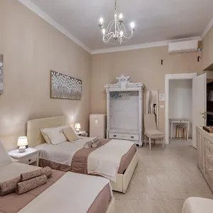 Your House , Genua Italien